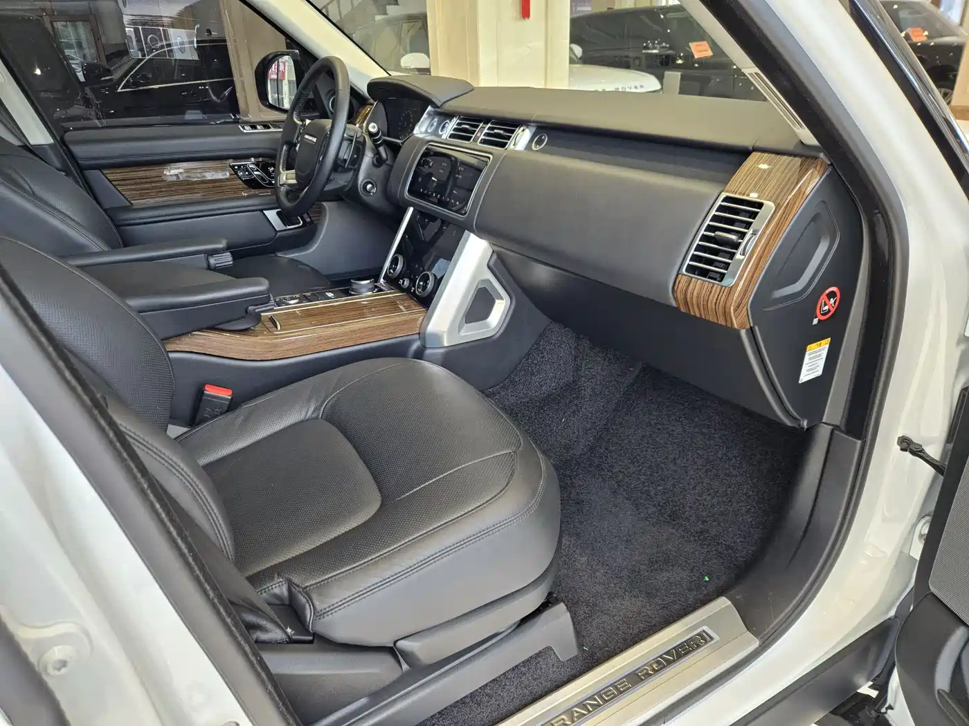 Land Rover Range Rover 2018 3.0 SC V6 Vogue Heritage Extended Edition фото 10