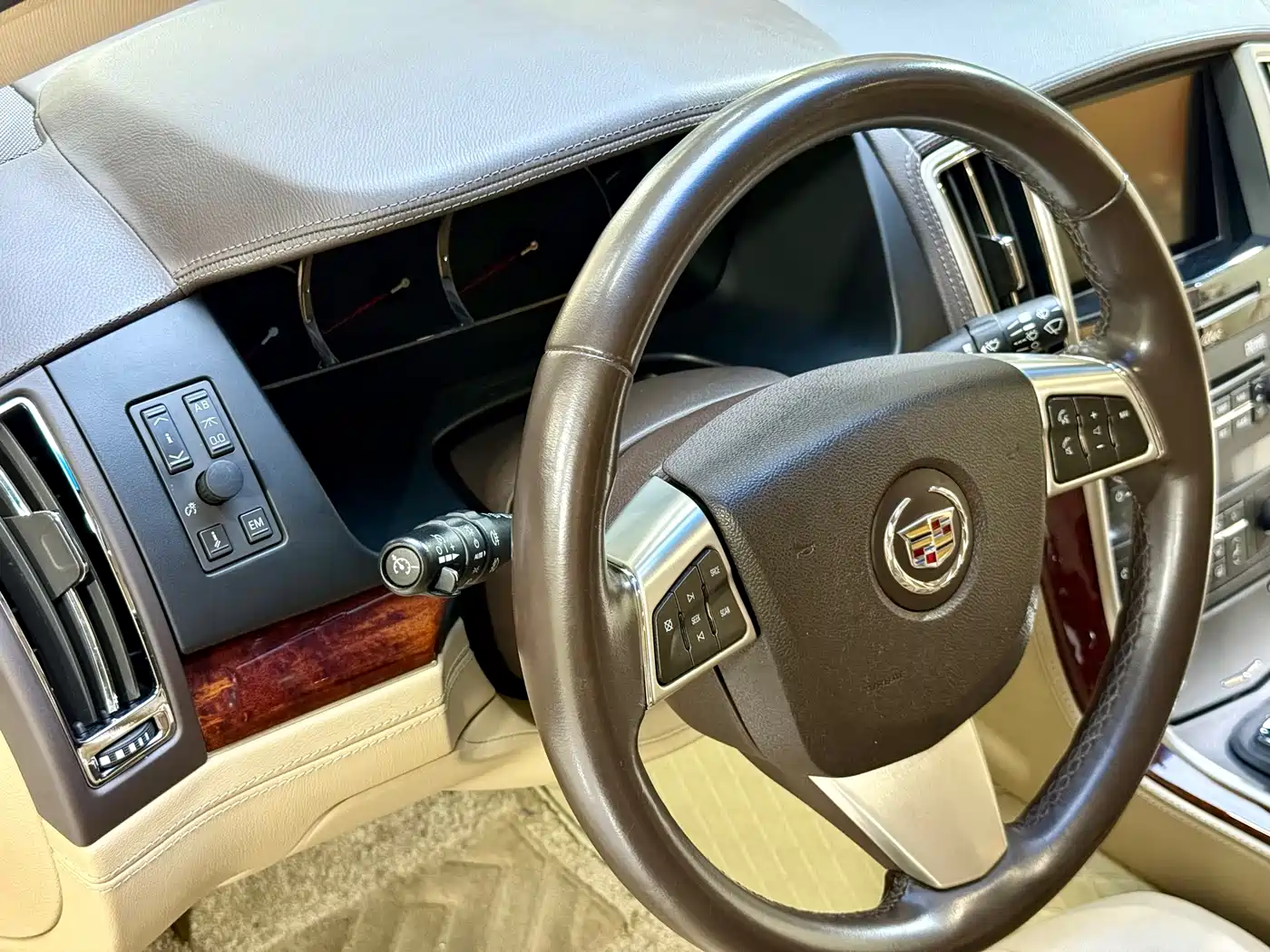Cadillac SLS 2012 2.0T Comfort фото 13