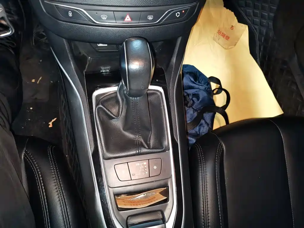 Peugeot 408 2015 Model 1.2T Automatic Luxury Edition фото 10