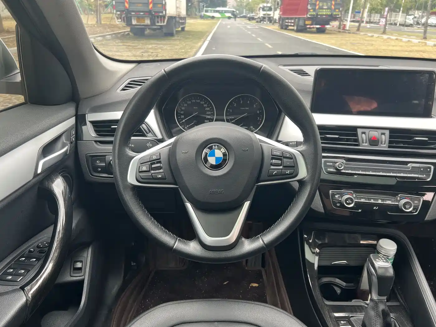BMW X1 2018 sDrive20Li Leading Model фото 18