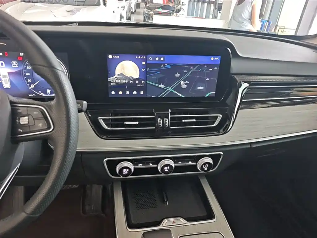 Hongqi HS5 2025 2.0T 2WD 600,000 Units Commemorative Edition фото 13