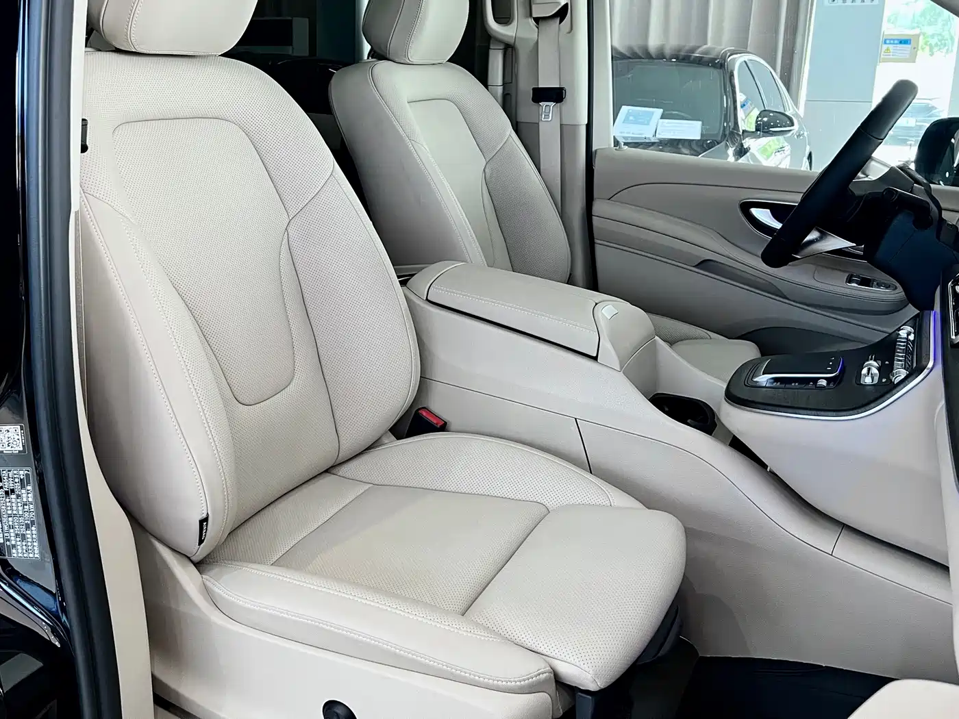 Mercedes-Benz V-Class 2024 V 300 L Long Wheelbase Luxury Edition фото 8
