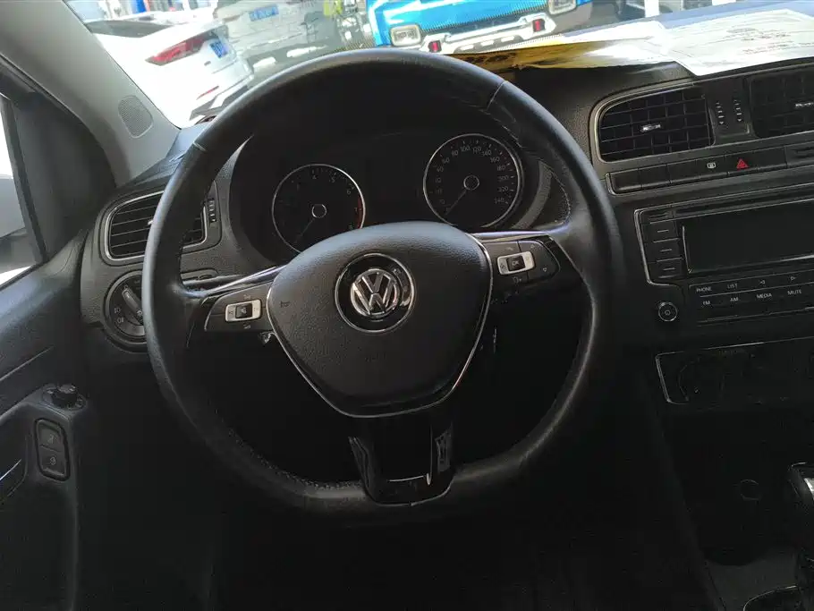 Volkswagen Polo 2016 1.6L Automatic Comfort фото 15