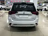 صورة 7 - Mitsubishi Outlander