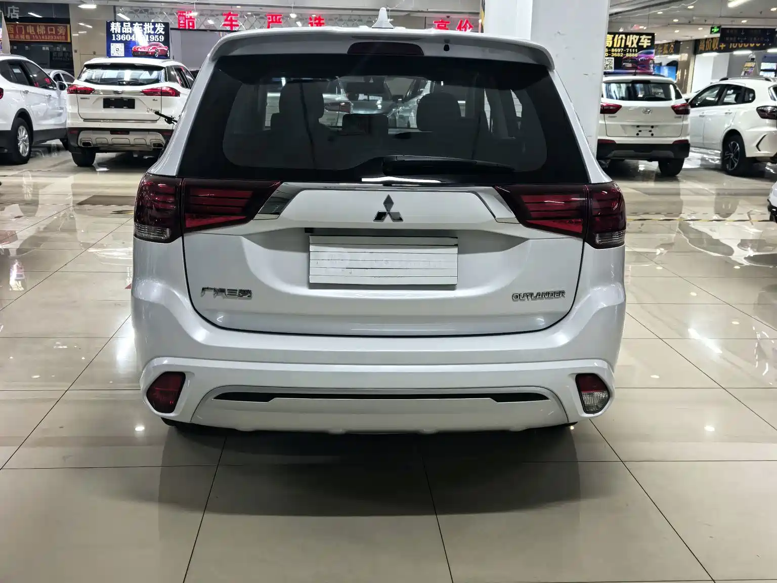 صورة 7 - Mitsubishi Outlander