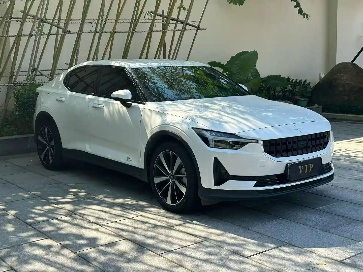 Фото 3 - Polestar 2