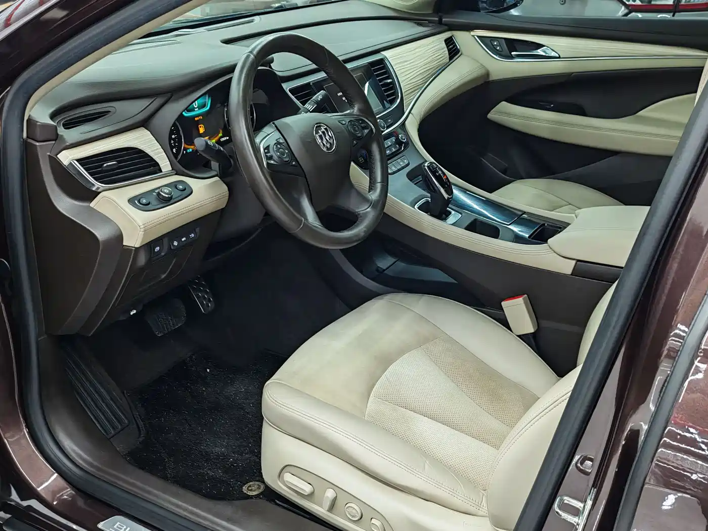 Photo 8 - Buick LaCrosse
