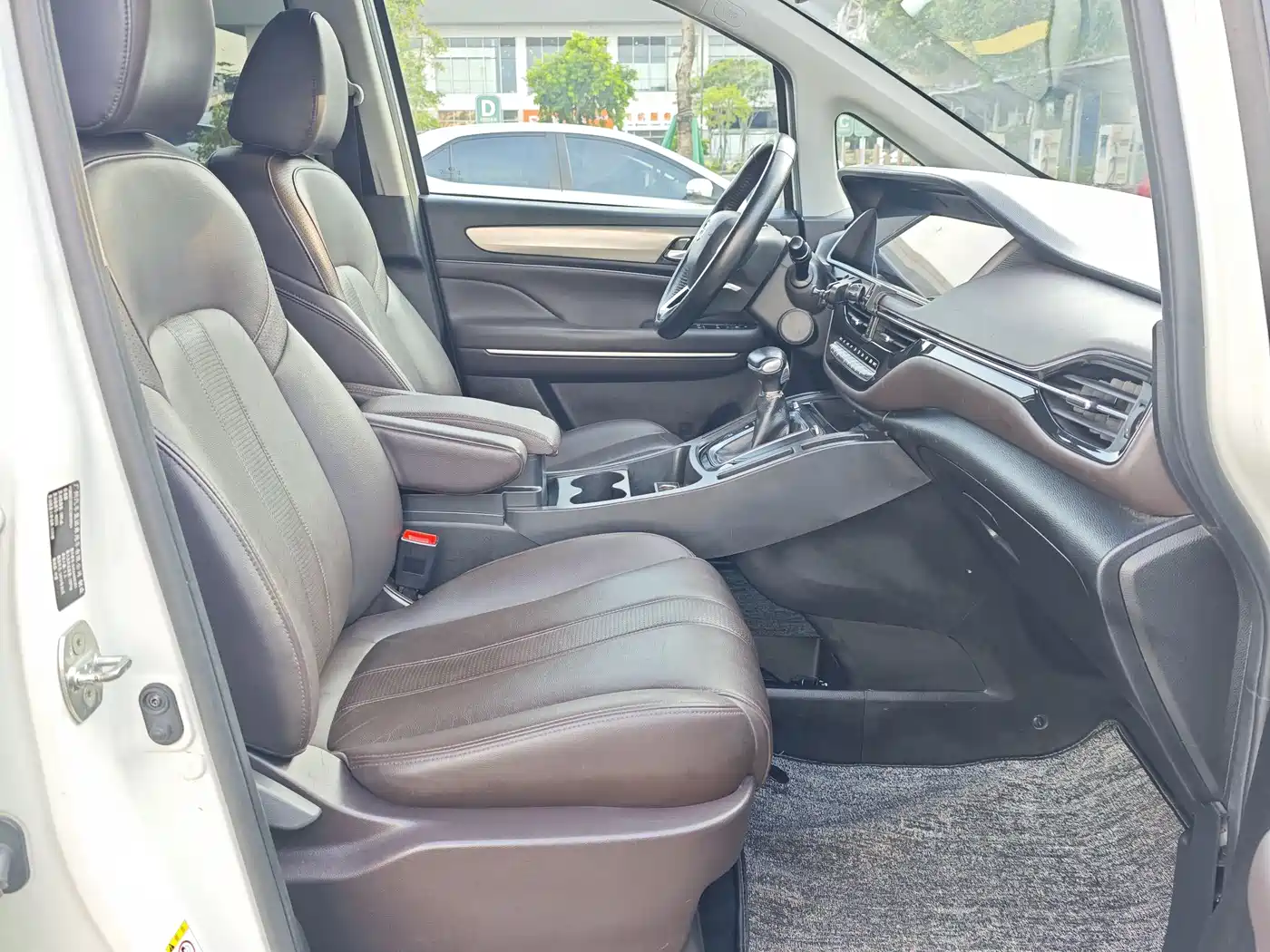 GAC Trumpchi Trumpchi M6 2019 270T Automatic Premium (7-seater) China V фото 9