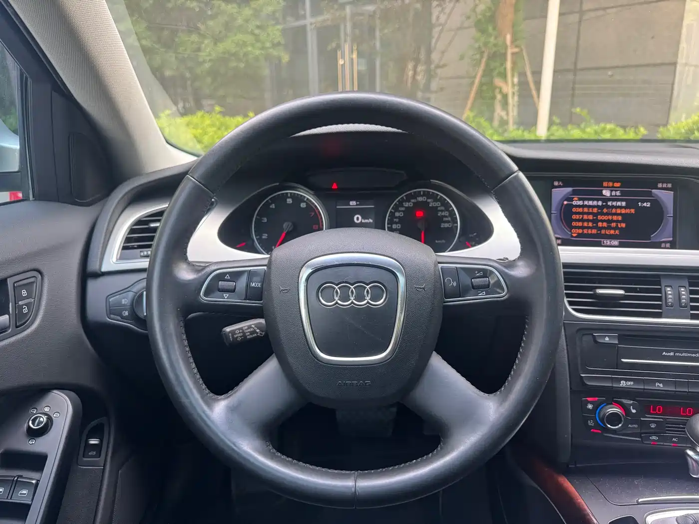 Audi A4L 2012 2.0 TFSI Automatic Technology фото 22
