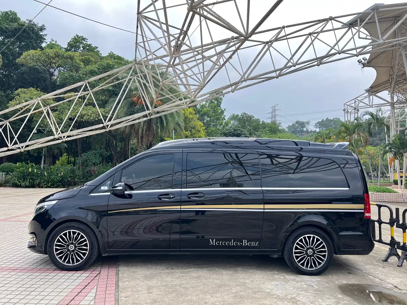 Mercedes-Benz V-Class 2018 V 260 L Premium Long Wheelbase Edition China VI фото 17