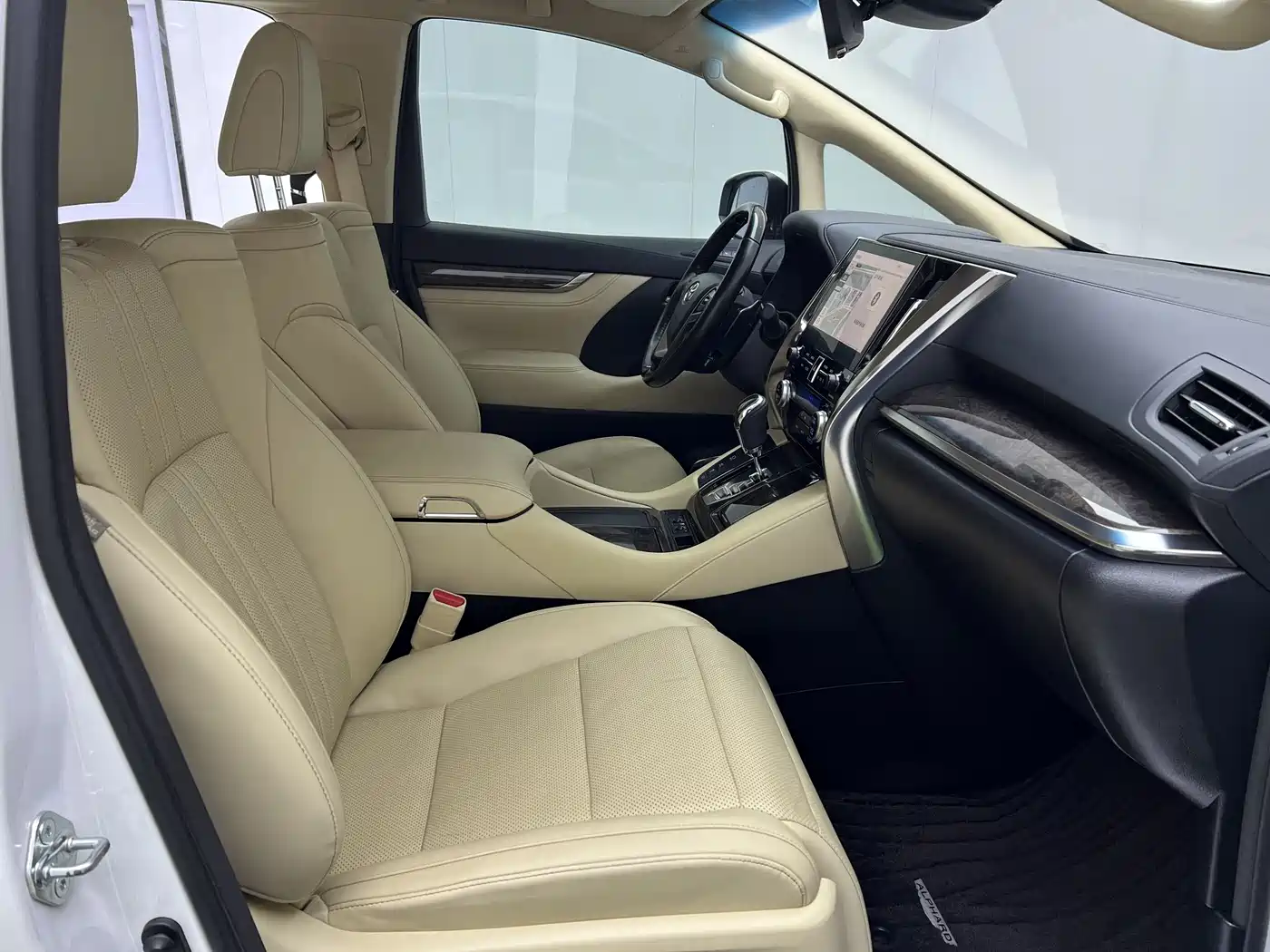Toyota Alphard 2021 Hybrid 2.5L Premium фото 17