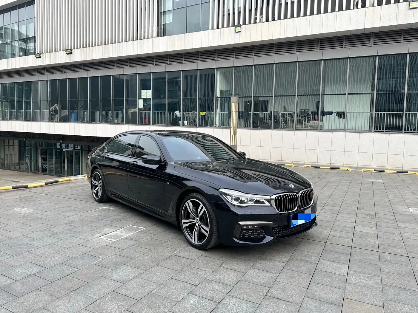 BMW 7 Series 2018 740Li xDrive Premium Type M Sport Package фото 8