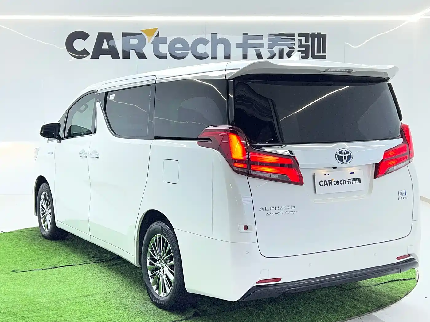 Toyota Alphard 2021 Hybrid 2.5L Premium фото 3