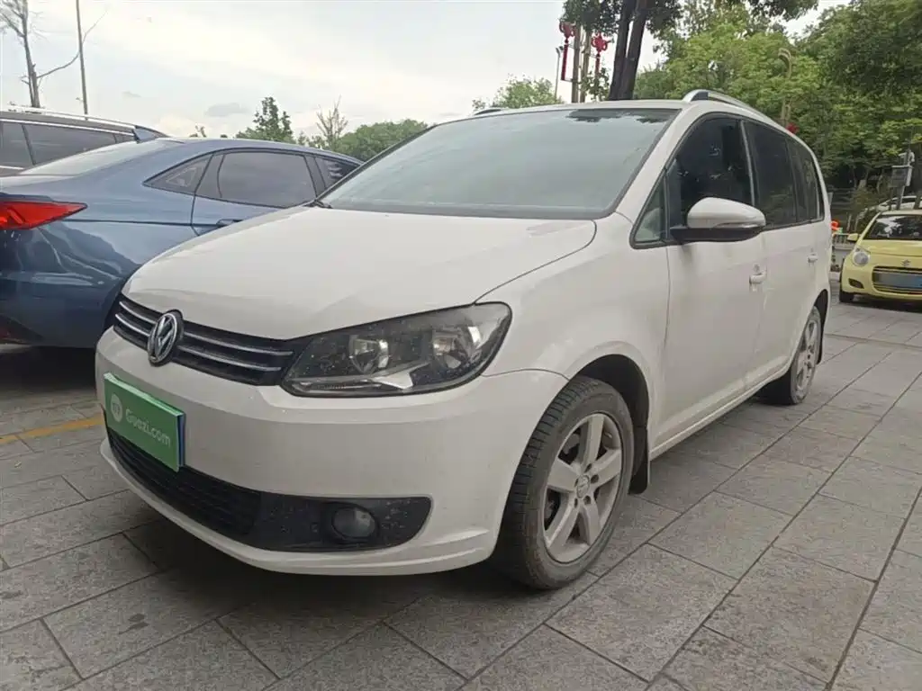 Volkswagen Touran 2013 1.4T Manual Trend 5-seater фото 2