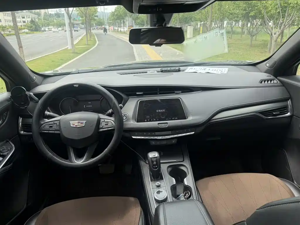 Cadillac XT4 2018 28T FWD Leading Edition фото 8