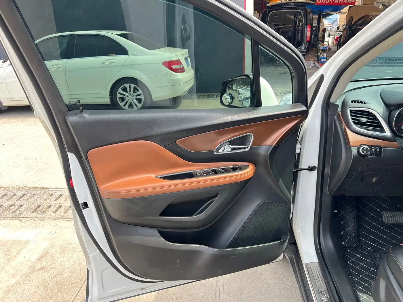 Buick Encore 2013 1.4T Automatic 2WD Leading фото 6