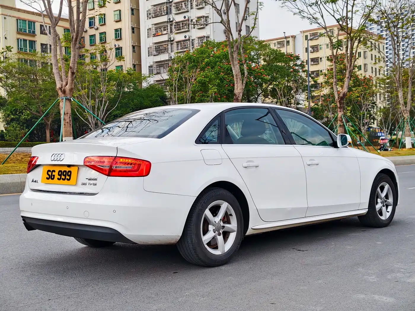 Audi A4L 2013 35 TFSI Automatic Comfort фото 9