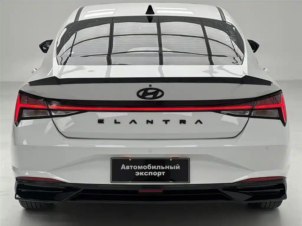 Hyundai Elantra 2022 1.5L CVT LUX Premium Edition фото 9