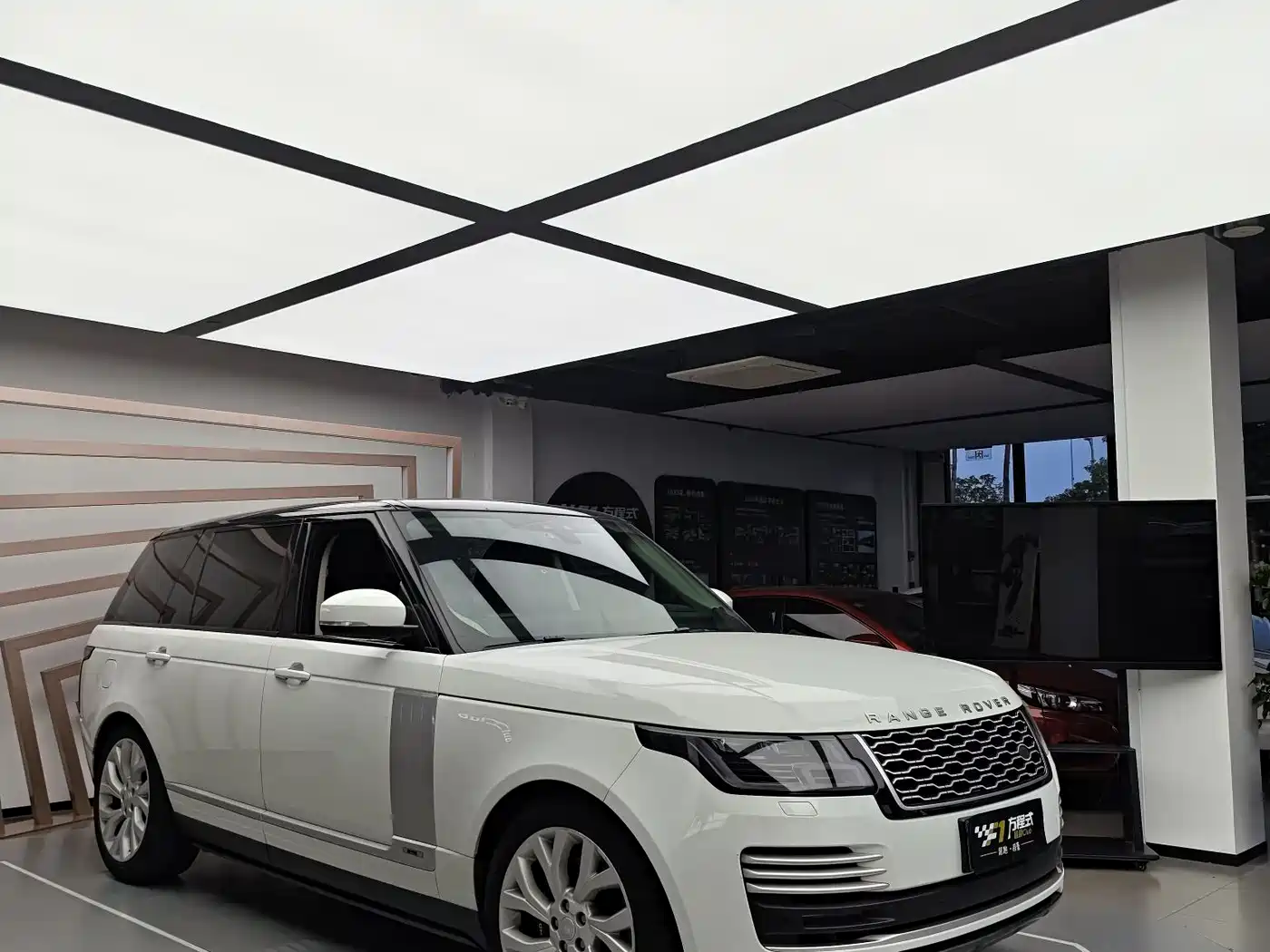 Land Rover Range Rover 2018 3.0 SC V6 Vogue SE Genesis Extended Edition фото 9