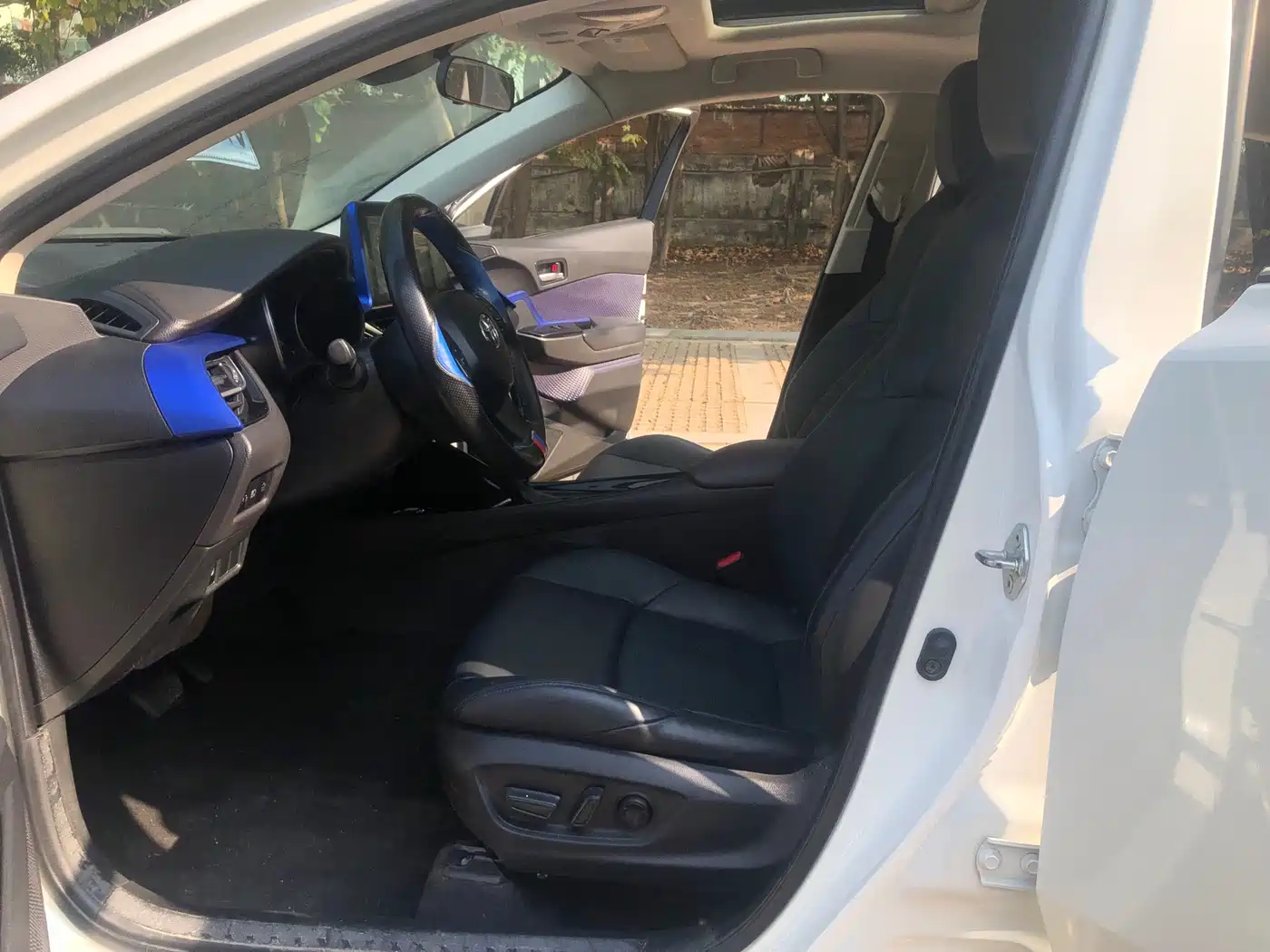 Toyota C-HR 2020 Model 2.0L Leading фото 15