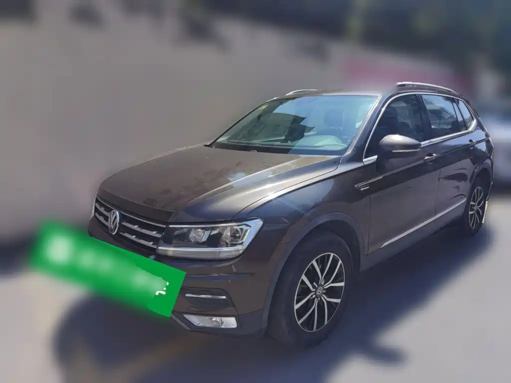 Фото 1 - Volkswagen Tiguan L