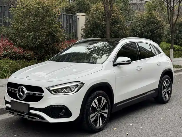 MERCEDES-BENZ GLA