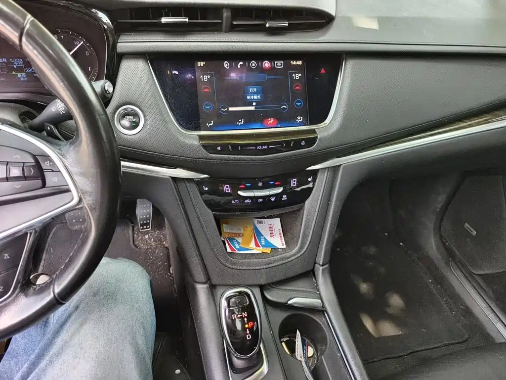 Фото 6 - Cadillac XT5