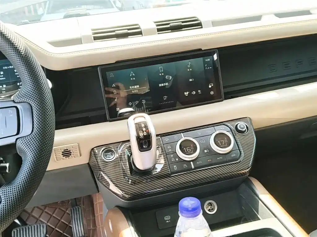 Land Rover Defender 2021 110 P400 X-DYNAMIC HSE фото 13
