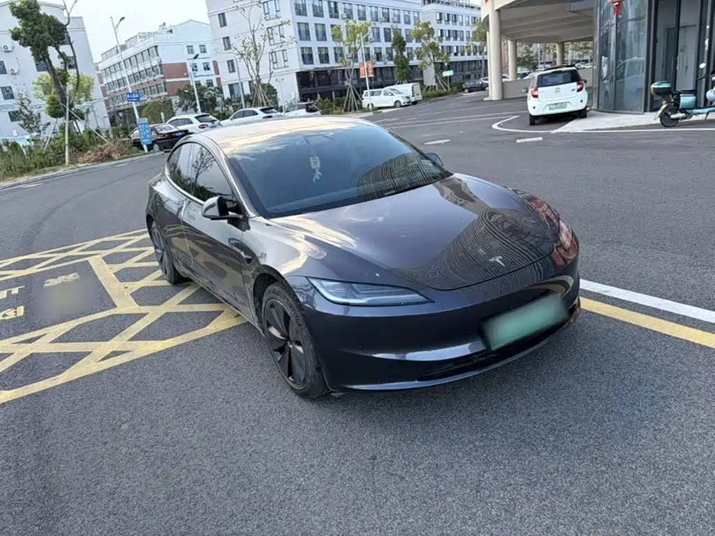 Photo 22 - Tesla Model 3