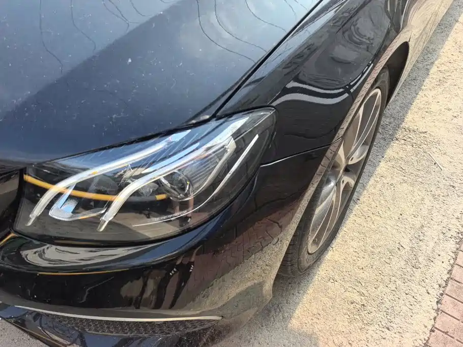 Photo 5 - Mercedes-Benz E-Class
