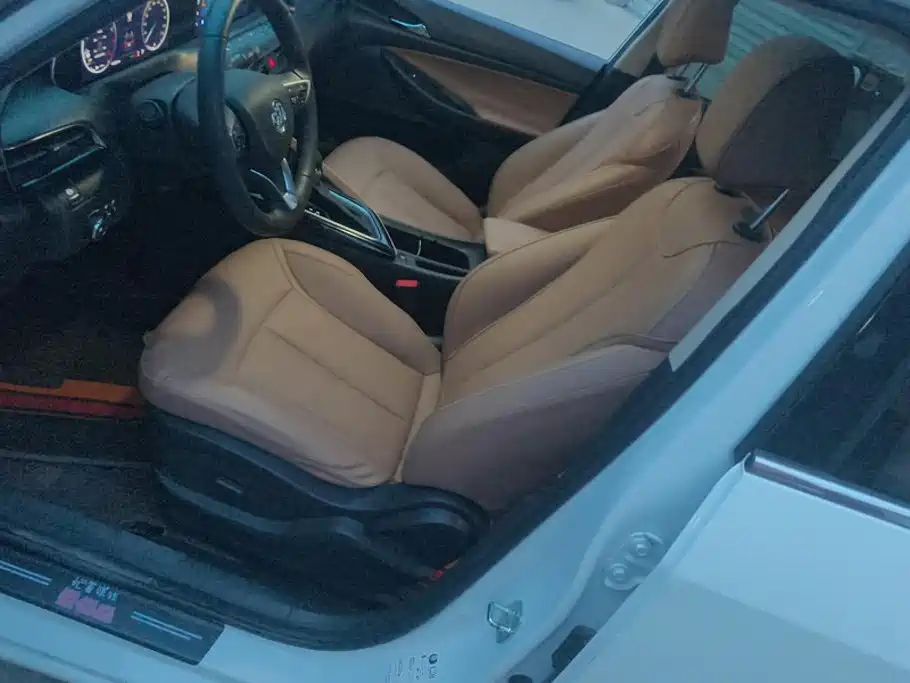 Photo 9 - Buick GL6