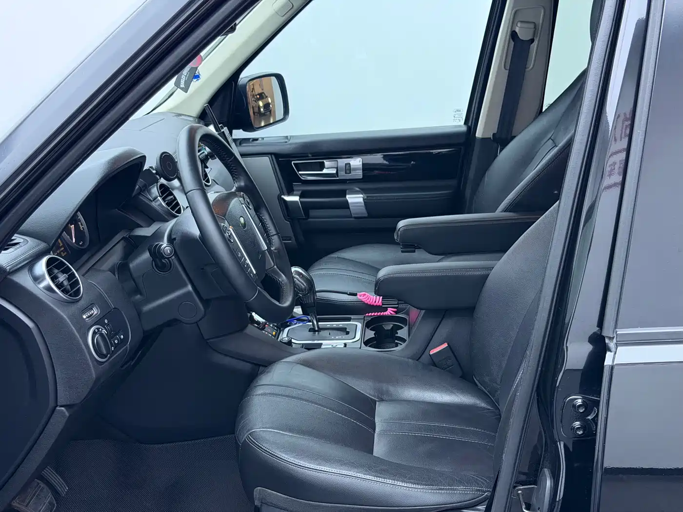 Land Rover Discovery 2010 4.0 V6 HSE Petrol фото 4