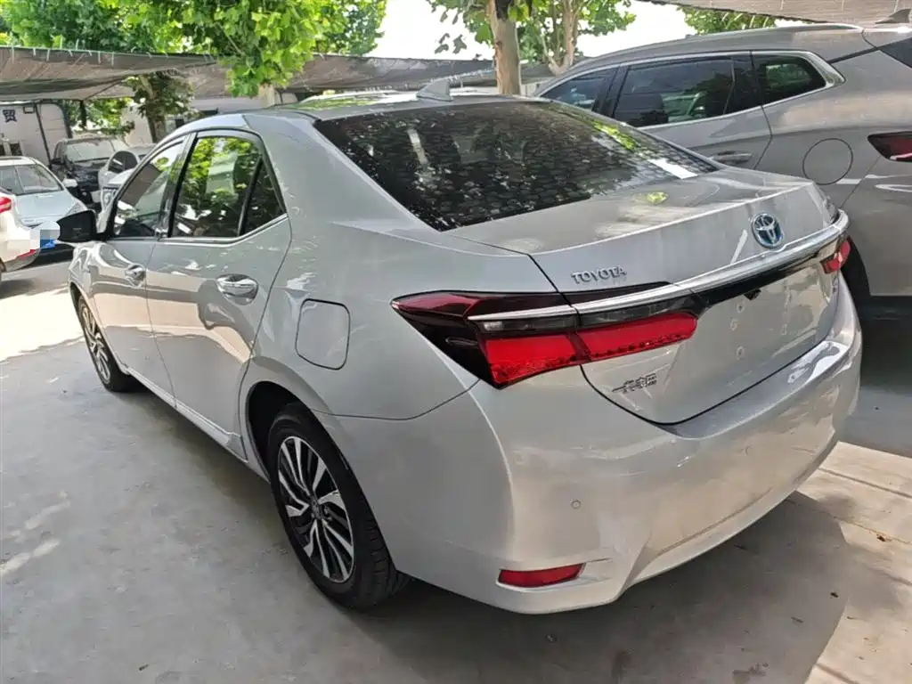Toyota Corolla 2017 Facelift Hybrid 1.8L E-CVT Elite Edition фото 5
