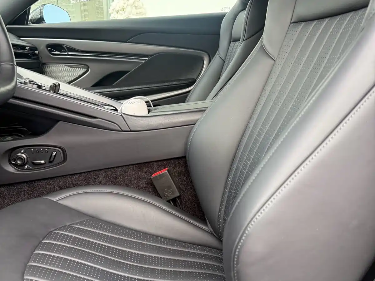 Aston Martin DB12 2024 2025 4.0T V8 Coupe
