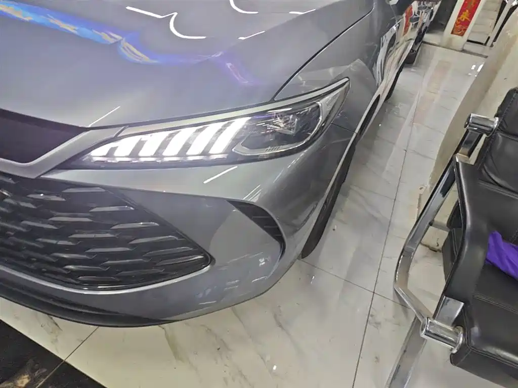 BYD Qin PLUS 2024 Glory Edition DM-i 55KM Leading фото 24