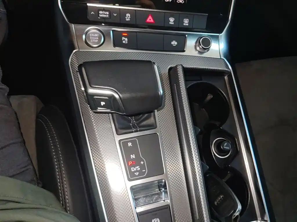 Audi A6L 2019 40 TFSI Luxury Dynamic фото 14