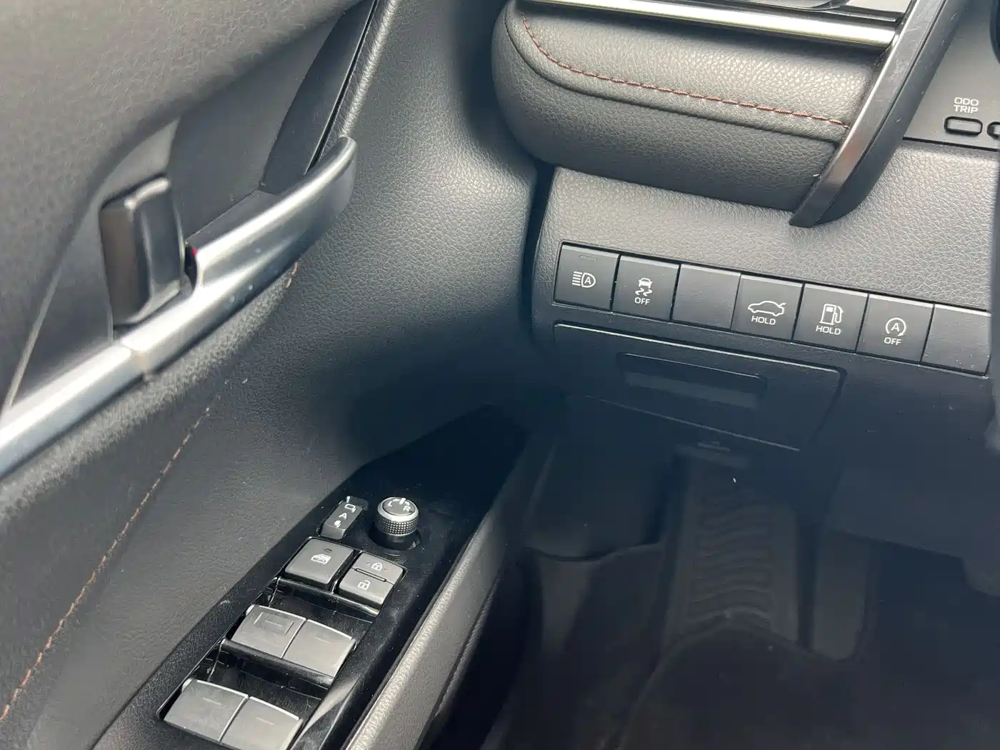 Toyota Camry 2023 2.5G Luxury Edition фото 12