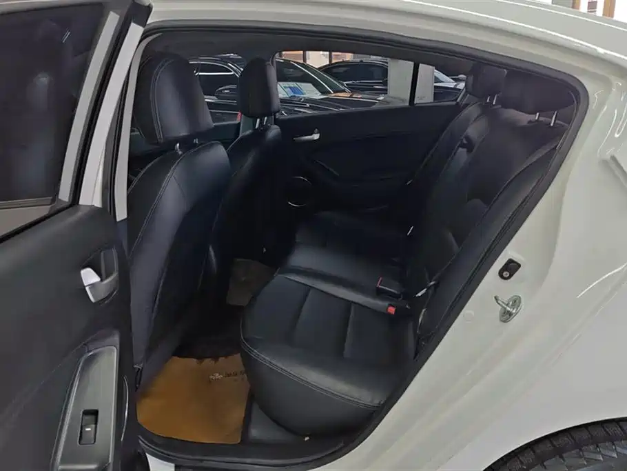 Kia K3 2016 1.6L Automatic GLS фото 11