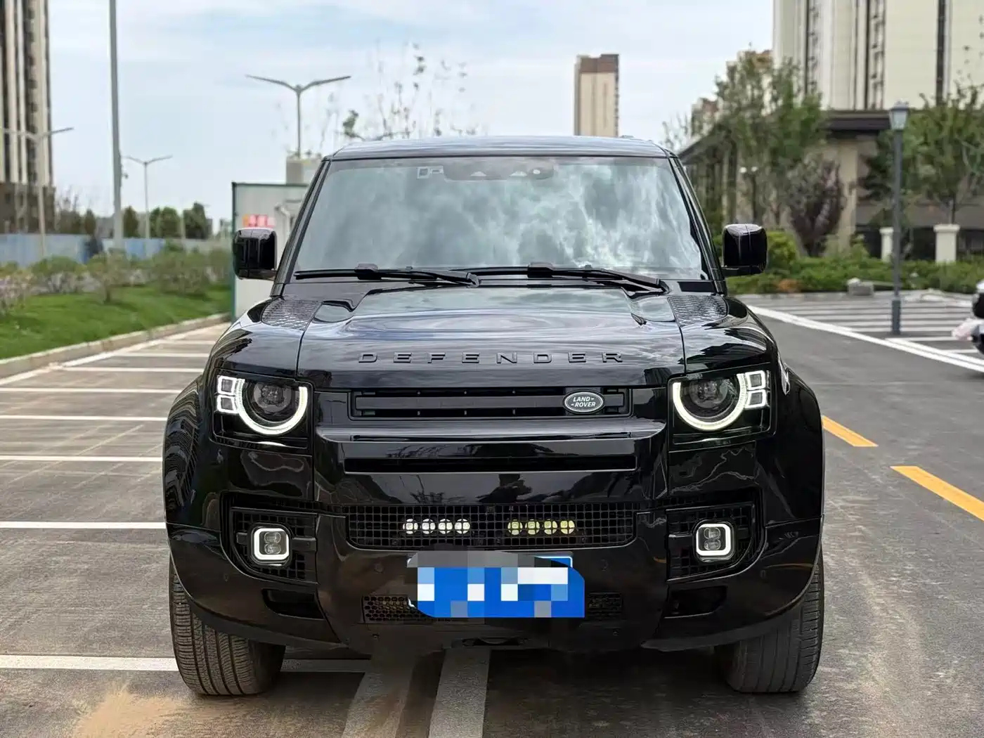 Land Rover Defender 2023 Model 110 3.0T P400 Dark Special Edition фото 2