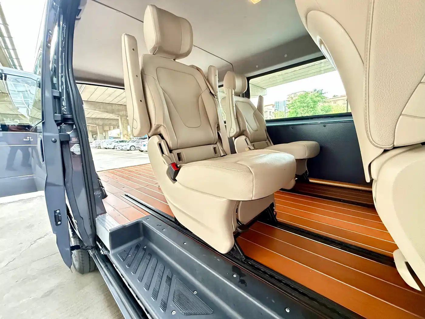 Jiangling JMC Fushun 2024 2025 Model 2.0T 8AT Diesel Medium Wheelbase Low Roof Commercial MPV 5/6 Seats