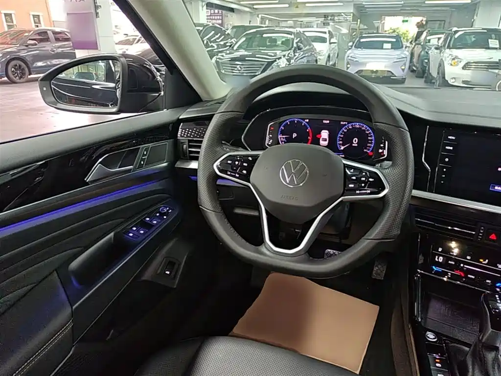 Volkswagen Passat 2022 330TSI Starlight Luxury Edition фото 11