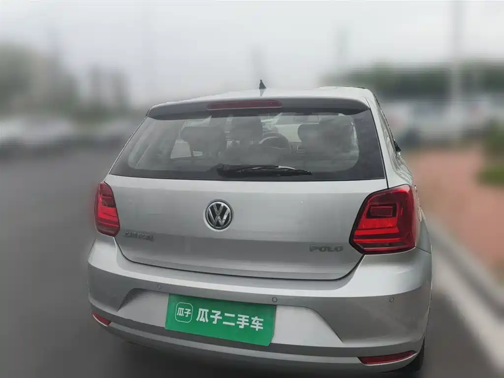 Volkswagen Polo 2014 1.4L Automatic Comfort Edition фото 4
