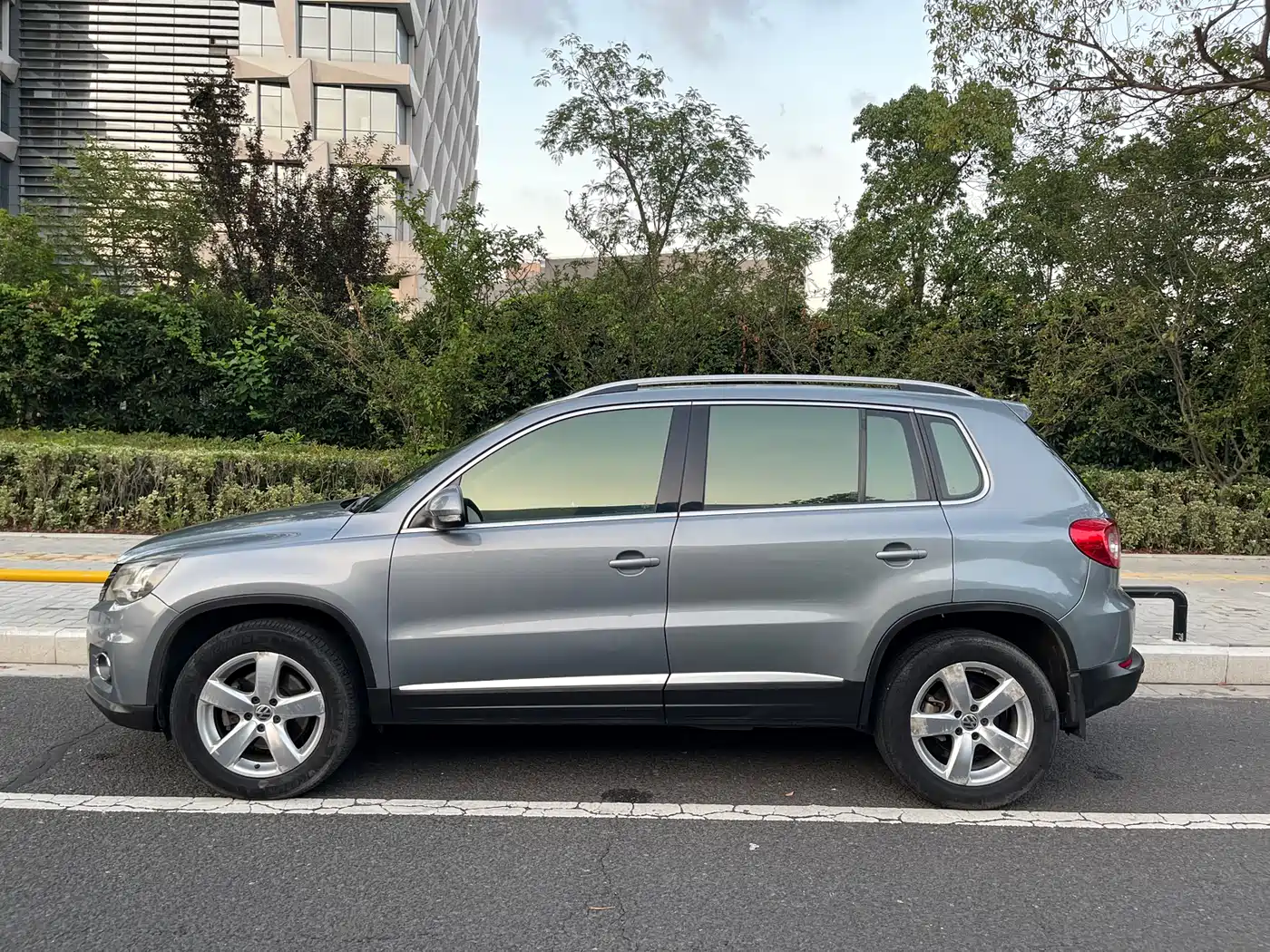 Volkswagen Tiguan 2010 2.0TSI Automatic 4WD Elite фото 3