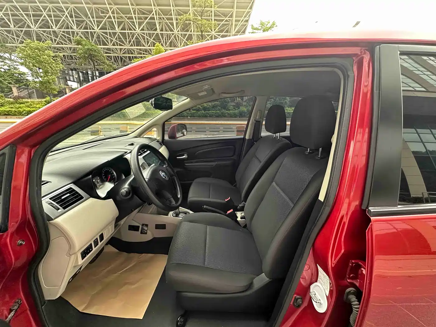 Venucia R50 2017 2016 Model 1.6L Automatic Elite Edition