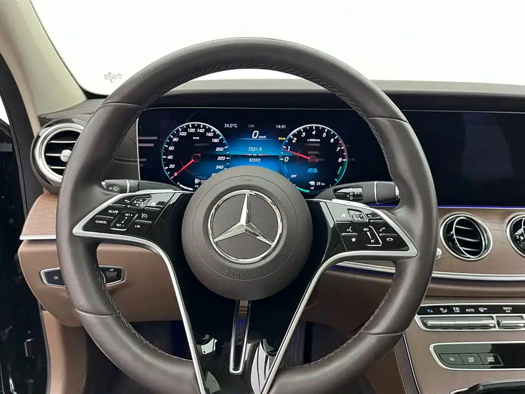 Mercedes-Benz E-Class New Energy 2023 E 350 e L Plug-in Hybrid Sedan фото 10