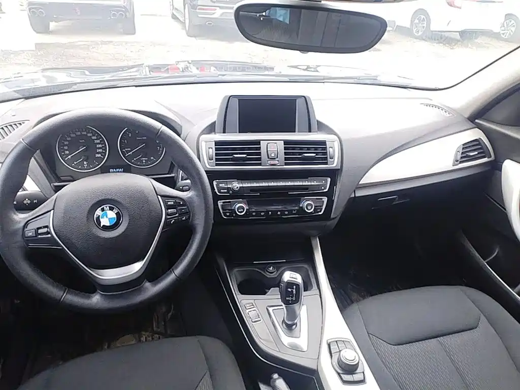 BMW 1 Series (Import) 2015 120i Leading фото 10