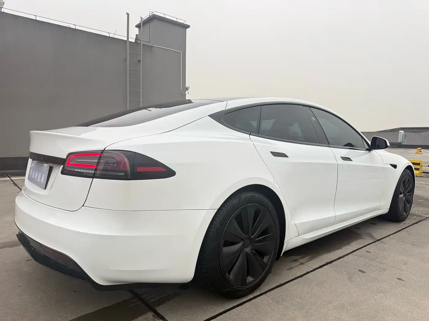 TESLA MODEL S