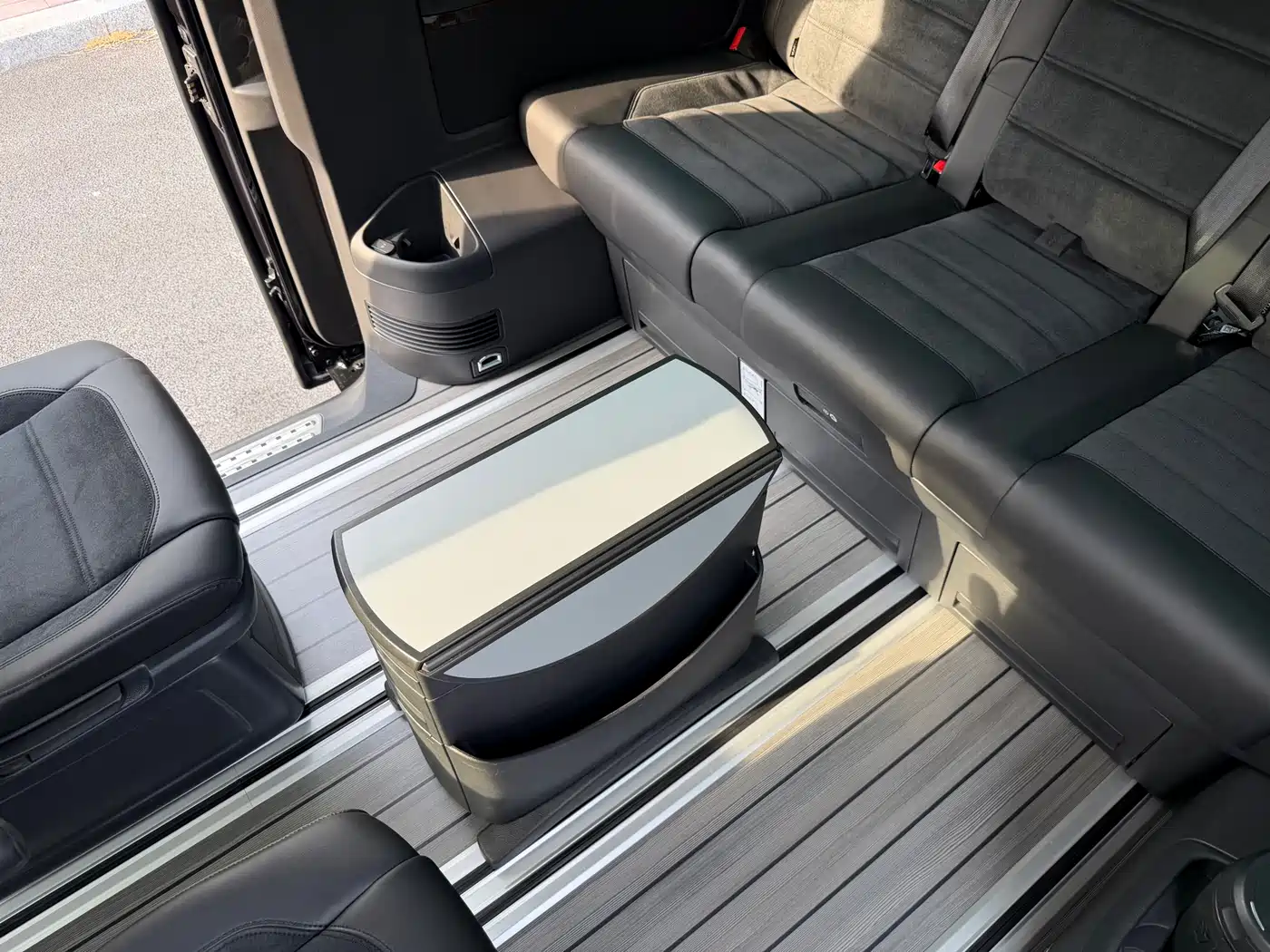 Volkswagen Multivan 2019 2.0TSI 4WD Premium 7-seater фото 17