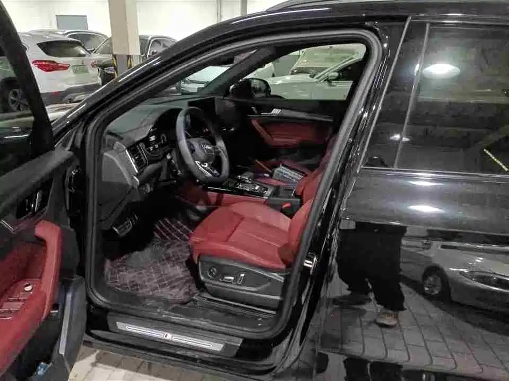 Audi Q5L 2025 45th Anniversary Edition 40 TFSI Luxury Sport фото 7
