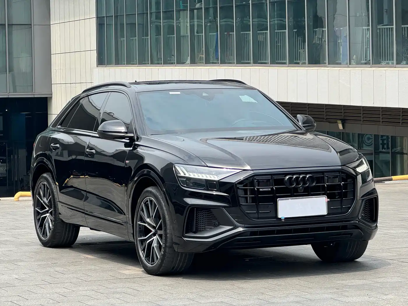 Audi Q8 2022 55 TFSI Exclusive Dynamic фото 3